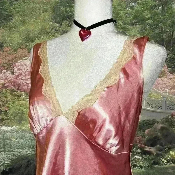 Y2k 90s Satin Victoria’s Secret  Pink Slip With Beige Lace Size Small - Picture 2 of 9